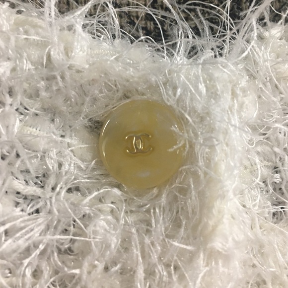 New With Tags CHANEL White fuzzy twinset w/tank & short sleeve 1-button cardigan - Picture 8 of 17